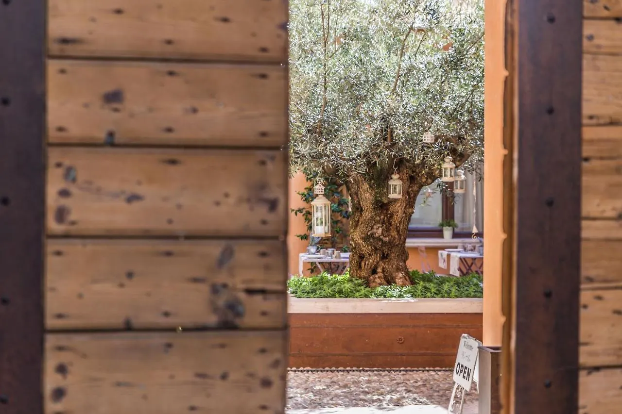 Antico Borgo B&B Con Spa - Adults Only Manerba del Garda